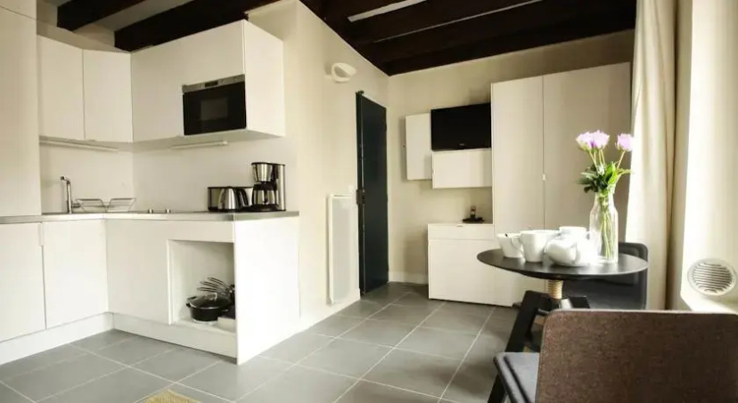 Parisian Home - Grands Boulevards - Studio — отель с удобствами в Париже