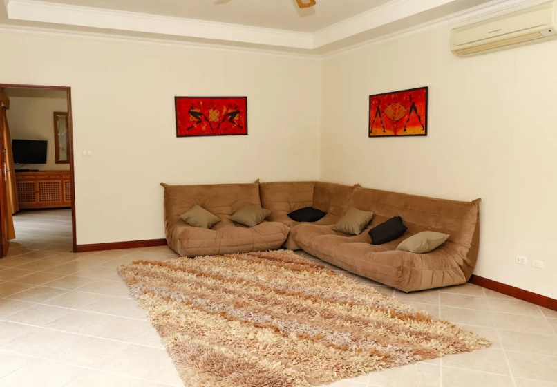 Luxury Private Villa with Pool Jomtien beach — отель с удобным расположением в Паттайе