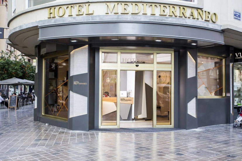 Hotel Mediterraneo — отель с удобствами в Валенсии
