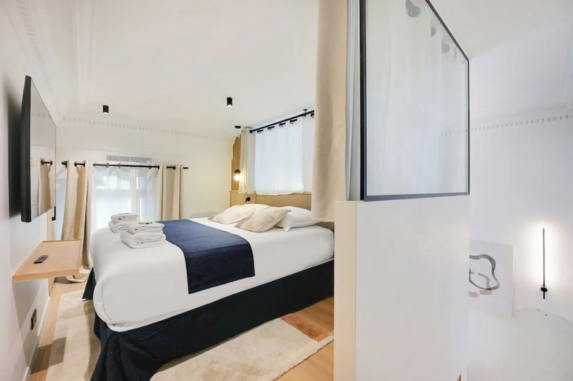 Цены на Elegant Apartment With 2 Rooms в Париже