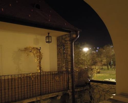 Castle Court Apartman — забронировать отель в Будапеште