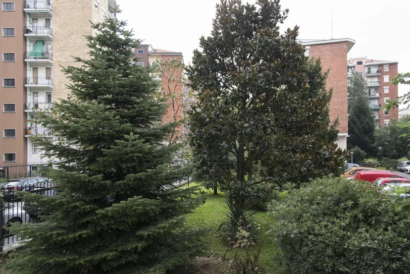 2 Bedrooms Flat with Parking near Metro Stop — забронировать отель в Милане
