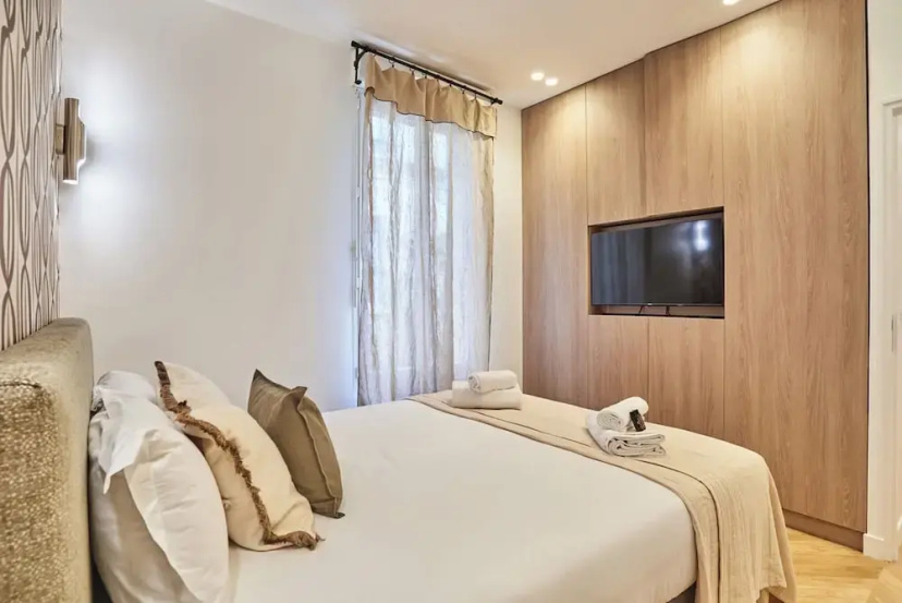 Charming Apartment With AC - Canal Saint-martin — забронировать отель в Париже