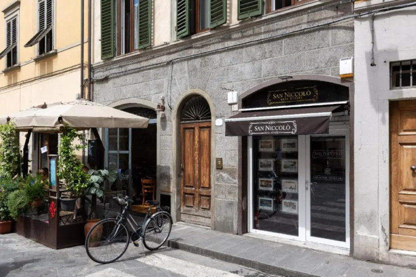 Happy Florence San Niccolò Double Apartment 4 — отель в Флоренции, Италия