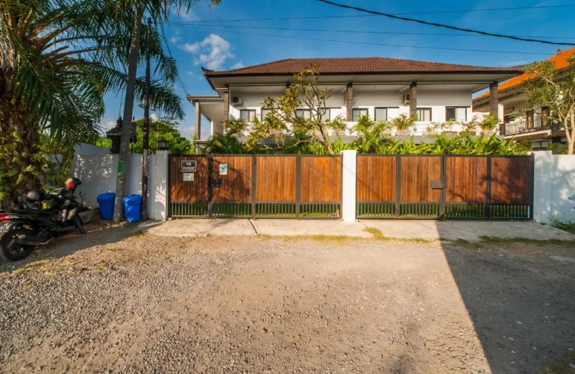 Rise Apartment Sanur with Pool — отель с удобным расположением в Денпасар