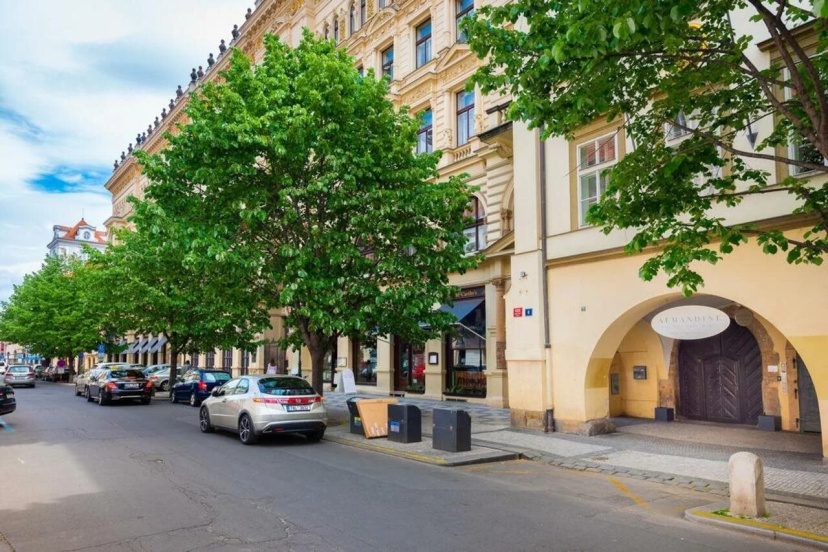 Apartments Almandine 3 — отель в Праге, Чешская Республика