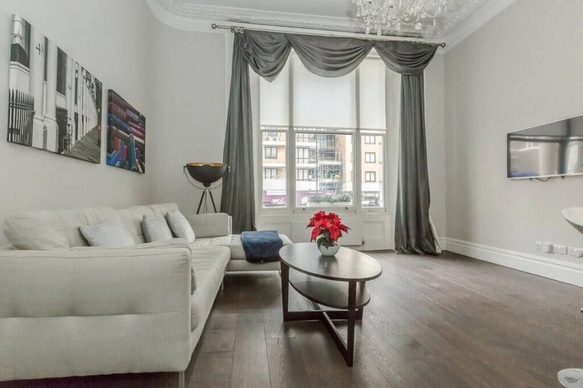 Modern 1BR Period Property in Kensington — забронировать отель в Лондоне