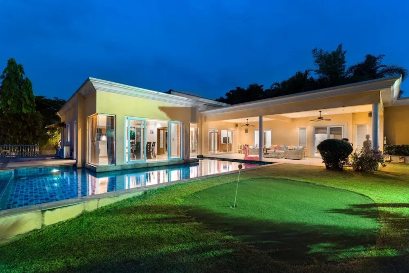 Stunning Luxury Golf and Pool Villas — забронировать отель в Паттайе