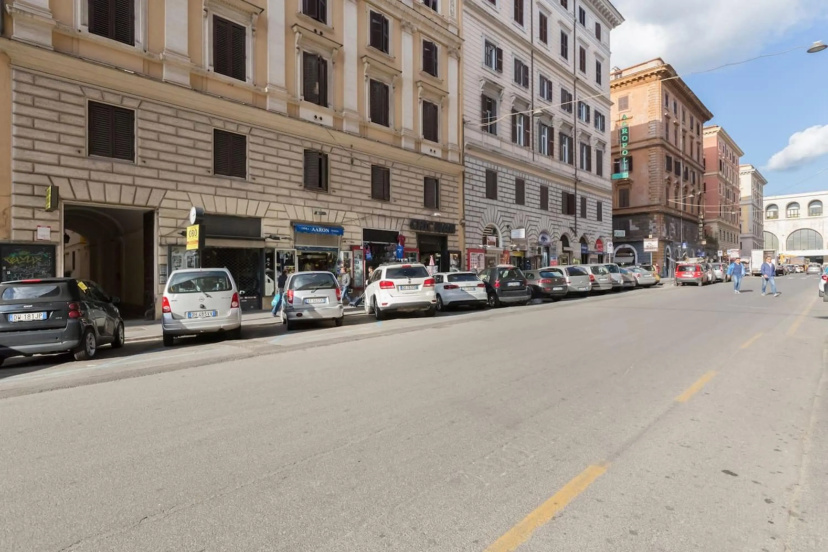 2 bedrooms appartement with city view balcony and wifi at Roma 1 — отель в Риме, Италия