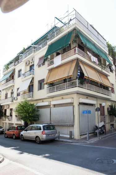 Modern Greek Living Apt in Dafni Athens — отель с удобствами в Афины