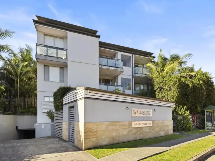 Цены на Bright 2-bed Apartment Near Narrabeen Beach в Сиднее