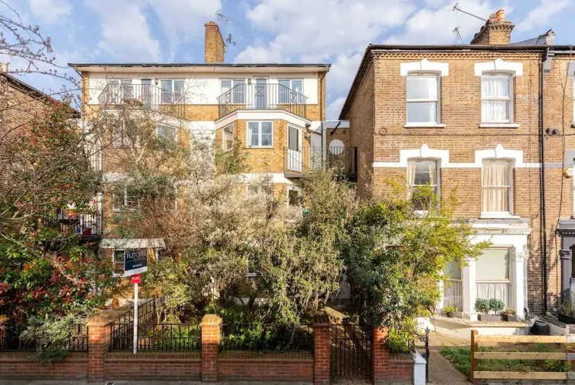 Цены на The Goldhawk Road Collection в Лондоне