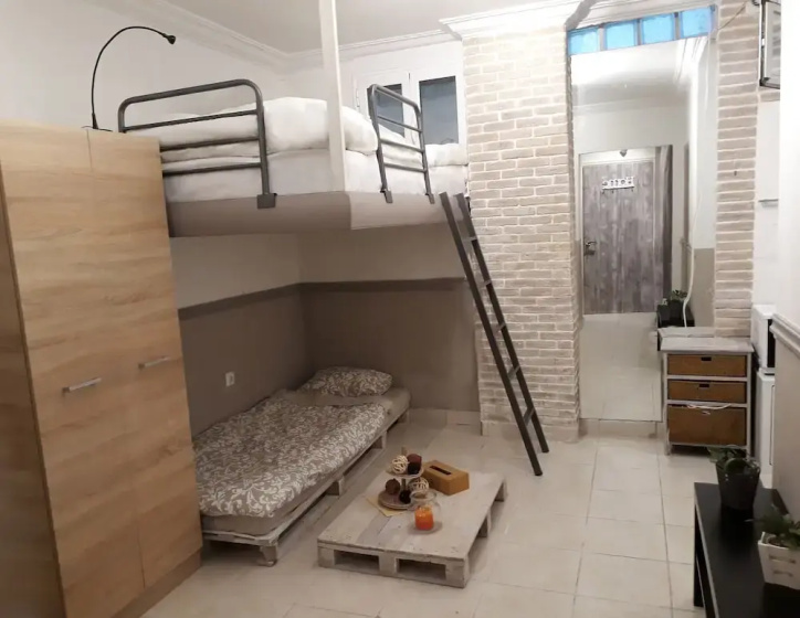 Цены на Central Cozy Cute Downtown Studio 1BR в Афины