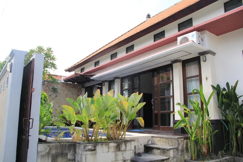 Ketut Villa Sanur — отель с удобствами в Денпасар