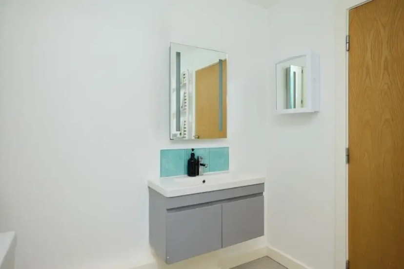 The Gwendolen Retreat - Inviting 2BDR Apartment with Balcony — отзывы гостей и цены