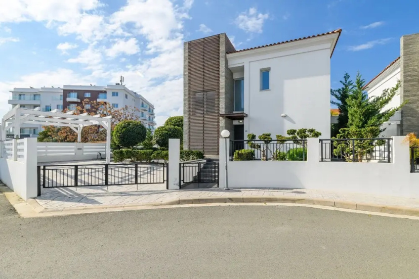 Blue Pelagos Villa in Protaras — комфортный отель в Протарас