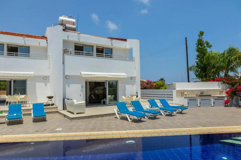 Azure Luxury Pool Villa — отзывы гостей и цены