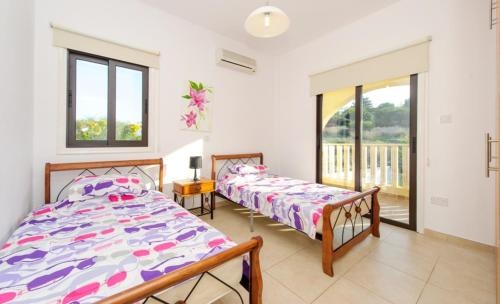 Imagine Your Family Renting a Luxury Holiday Villa Close To Protaras’ Main Attractions, Protaras Villa 1193 — отель в Протарас, Кипр