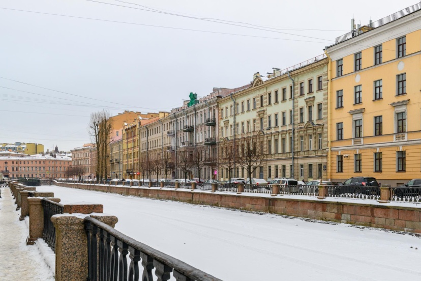 Sutki Rent (Сутки Рент) с видом на набережную канала Грибоедова — отель с удобным расположением в Санкт-Петербурге