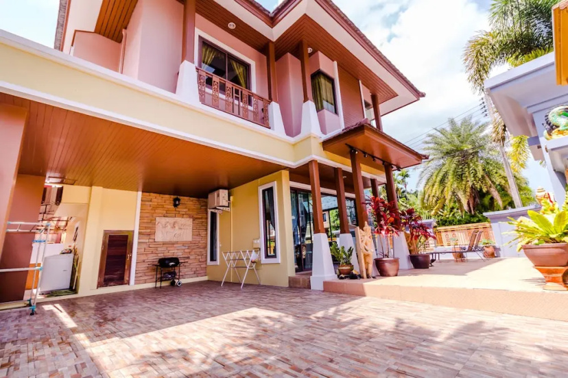 Цены на 3 Bedrooms Pool Villa Walk to Patong в Патонг