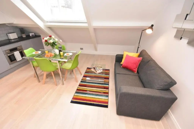 Indigo Flats Apartment 3 Opera House ensuite Fourth Floor — отель с удобствами в Лондоне