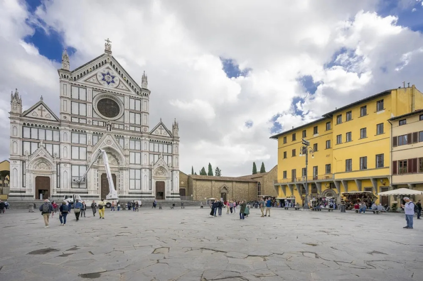 Piazza Santa Croce in Firenze — отель с удобствами в Флоренции
