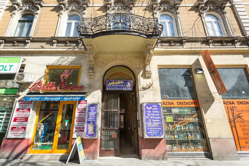 Suites 13 Budapest 4 — отель в Будапеште, Венгрия