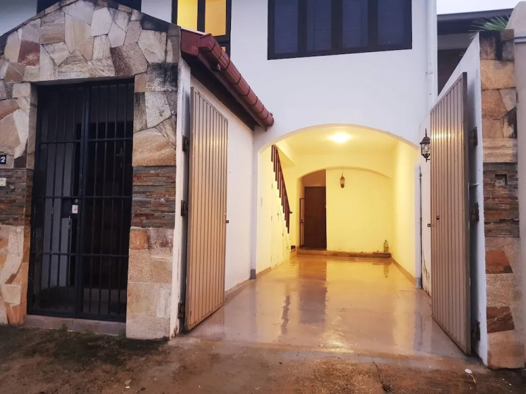 Myhavelock Town Studio Apt, With Own Pvt Gate Parking in Main City — забронировать отель в Коломбо