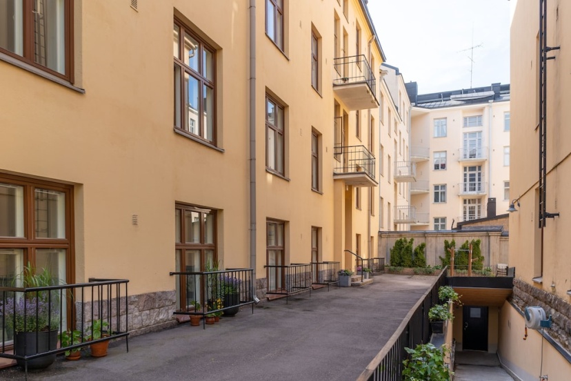 Cozy and luminous studio in a courtyard — отель с удобствами в Хельсинки
