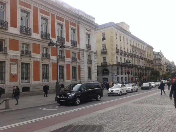 For You Rentals Puerta del Sol apartment COR2 — отель с удобствами в Мадриде