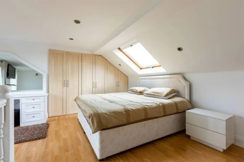 Cosy 3 Bedroom House in Kingston — отель с удобным расположением в Лондоне
