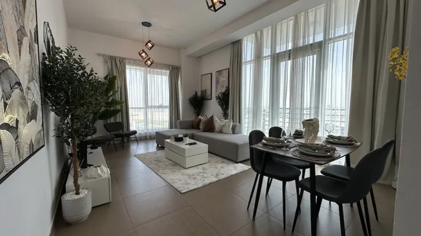 Easygo- Stunning 1bdr Hamilton — комфортный отель в Дубае
