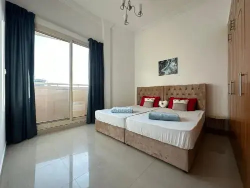 2 BR apartment with a beautiful view of the Marina minimum 5 night — отель с удобным расположением в Дубае