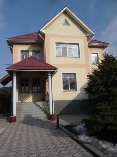 The Zhibek-Zholu Guest House — отель в Бишкек, Киргизия