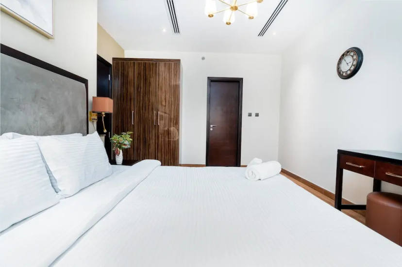 Цены на Whitesage - Elite Apartment With Balcony Near Metro Station в Дубае