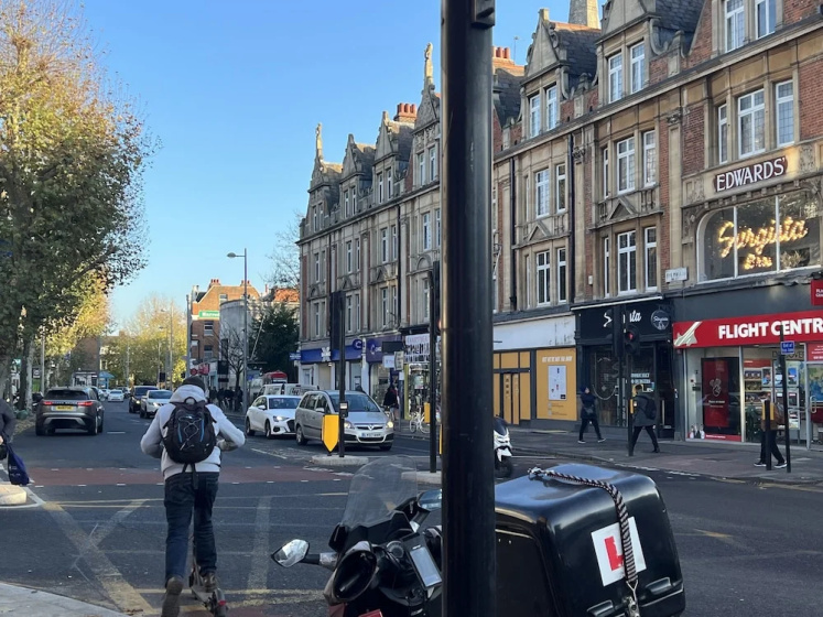 The Grand Bleu - Next to Tube station — забронировать отель в Лондоне