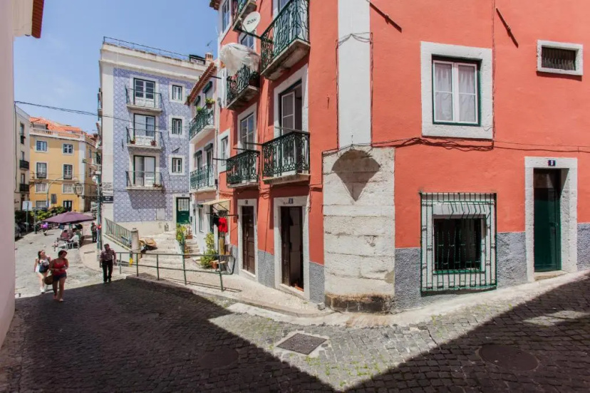 Цены на Light Filled Typical Apartment at Alfama, By TimeCooler в Лиссабоне