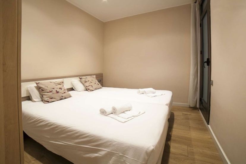 Apartamentos Sagrada Familia — отель в Барселоне, Испания