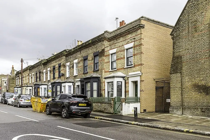 Hackney - Victoria Park: Generous 2 Bed Terrace — отель с удобным расположением в Лондоне