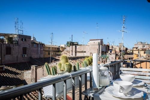 Campo Dei Fiori Balcony View Penthouse — отель с удобствами в Риме