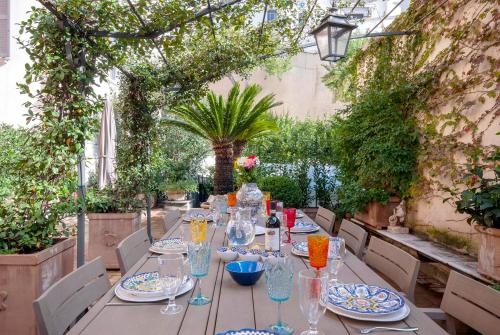 Trinita dei Monti 3 Bedroom Apartment with Terrace — комфортный отель в Риме