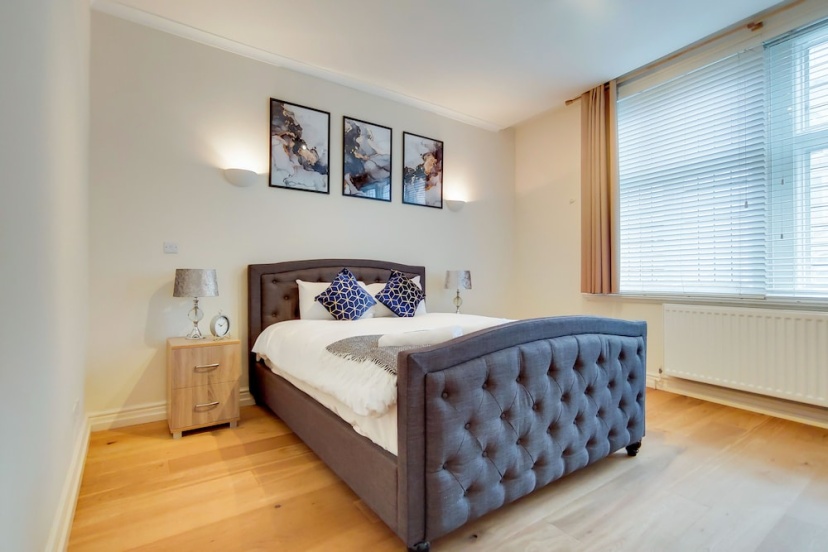 Modern 2 Bed & 2 Bath- Leicester Square — забронировать отель в Лондоне