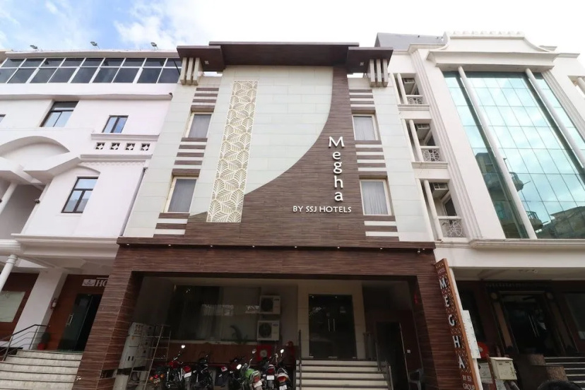 Oyo Flagship 29055 Megha Inn Charbagh - Apartment in Λάκναου - Photo 1