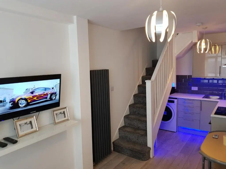 Webb place 2 bedroom apartment ! — отель с удобствами в Лондоне