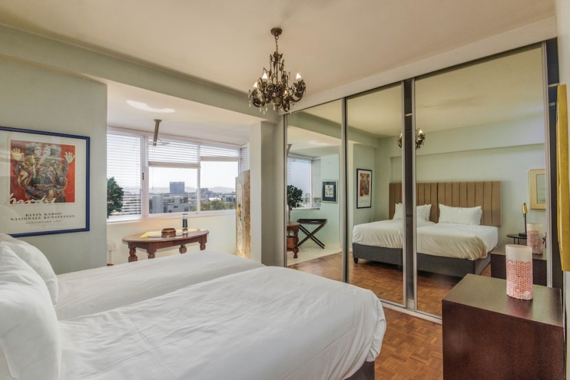 Green Point 2 Bedroom Apartment With Enclosed Balcony and Stunning Views — отель с удобствами в Кейптауне