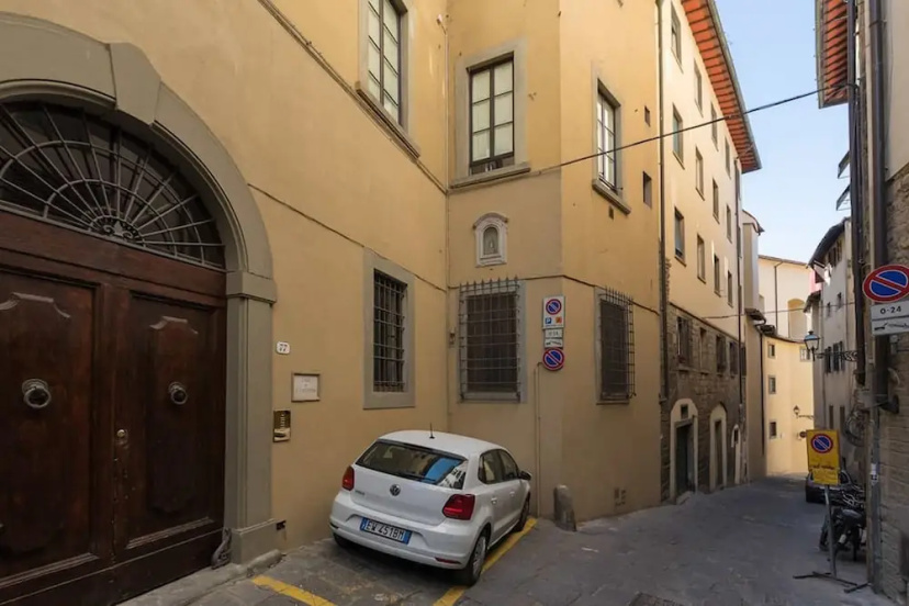 Цены на Short-let Florence Pontevecchio Suite в Флоренции