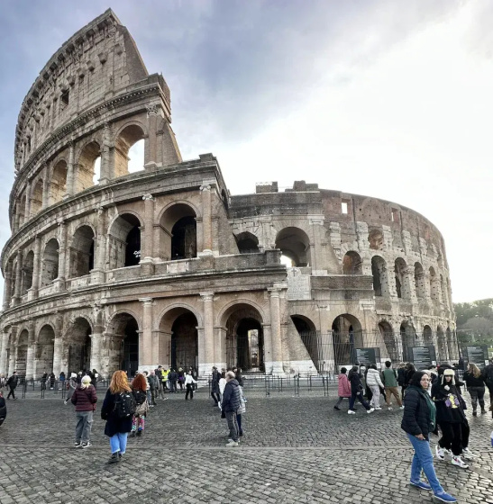 4 Bed-sleeps 8-central Rome-5 Min to Colosseum — отель с удобствами в Риме