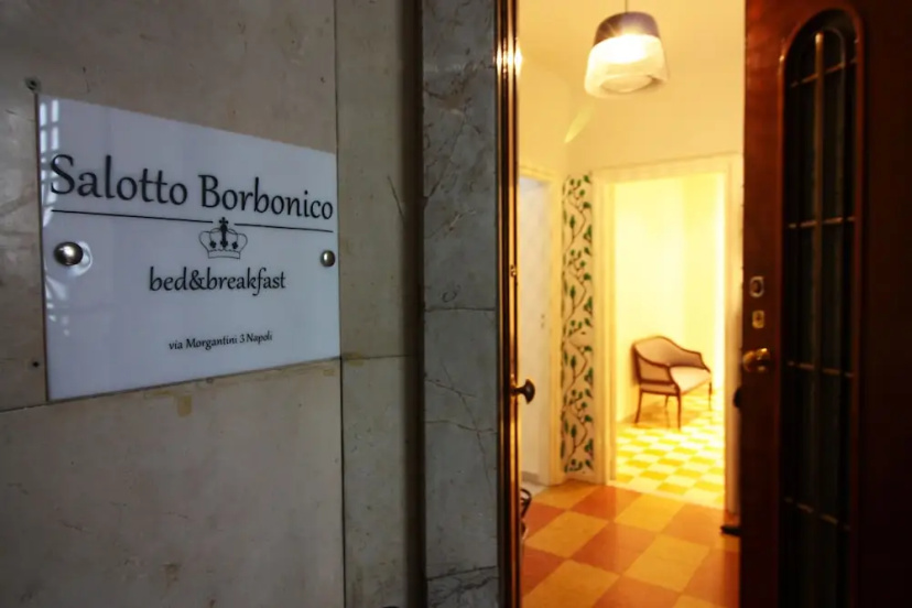 Hi Relais Rooms — отель в Неаполе, Италия