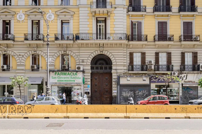 Napoliving — отель с удобным расположением в Неаполе