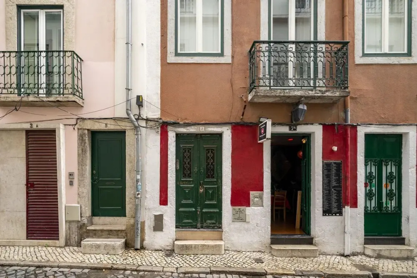 Bairro Alto 2-Bed Central Location Fully Equipped — отель с удобствами в Лиссабоне